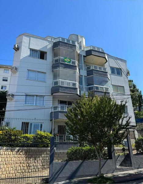Apartamento amplo de 1 dormitório em Coqueiros.