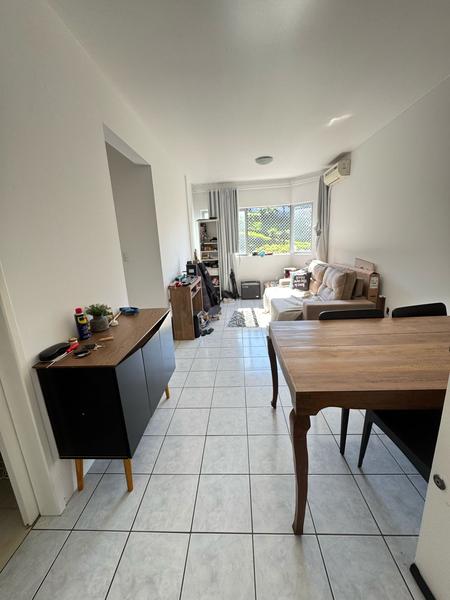 Apartamento amplo de 1 dormitório em Coqueiros.
