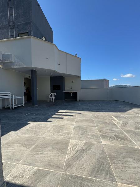 Apartamento amplo de 1 dormitório em Coqueiros.