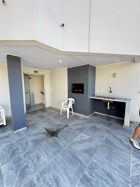 Apartamento amplo de 1 dormitório em Coqueiros.