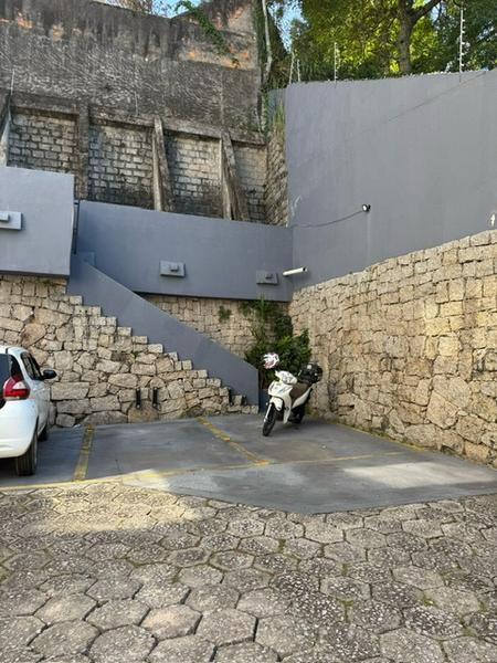 Apartamento amplo de 1 dormitório em Coqueiros.