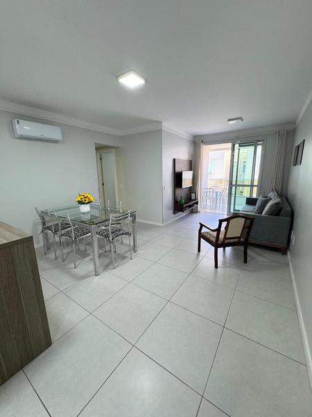 Apartamento de 2 dormitórios (suíte), garagem no bairro Ingleses.