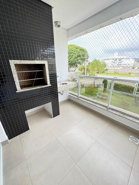 Apartamento no bairro Ingleses com 2 dormitórios (suíte) e 2 garagens.