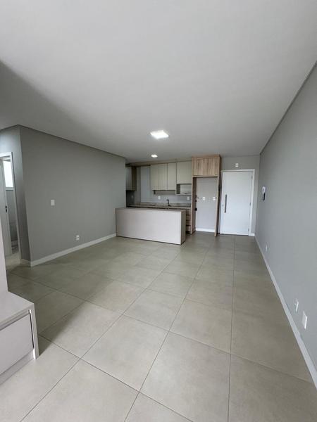 Apartamento no bairro Ingleses com 2 dormitórios (suíte) e 2 garagens.