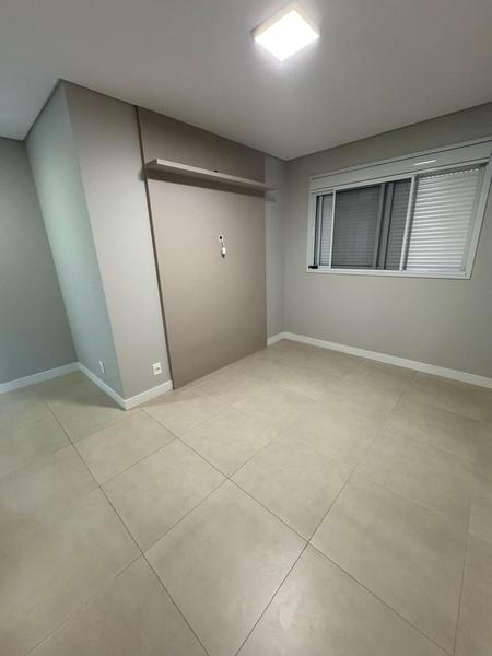 Apartamento no bairro Ingleses com 2 dormitórios (suíte) e 2 garagens.