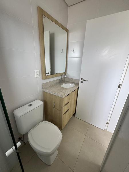 Apartamento no bairro Ingleses com 2 dormitórios (suíte) e 2 garagens.