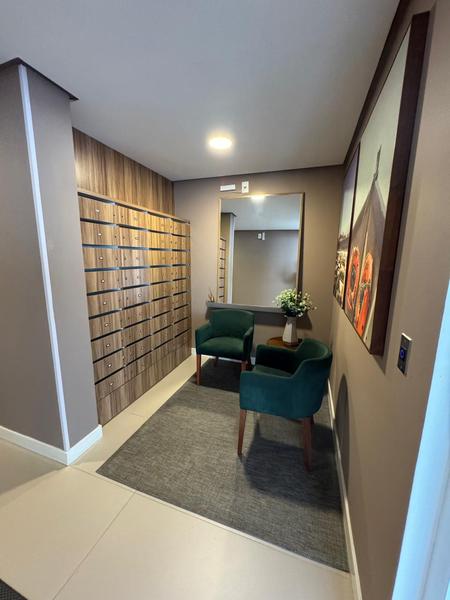 Apartamento no bairro Ingleses com 2 dormitórios (suíte) e 2 garagens.