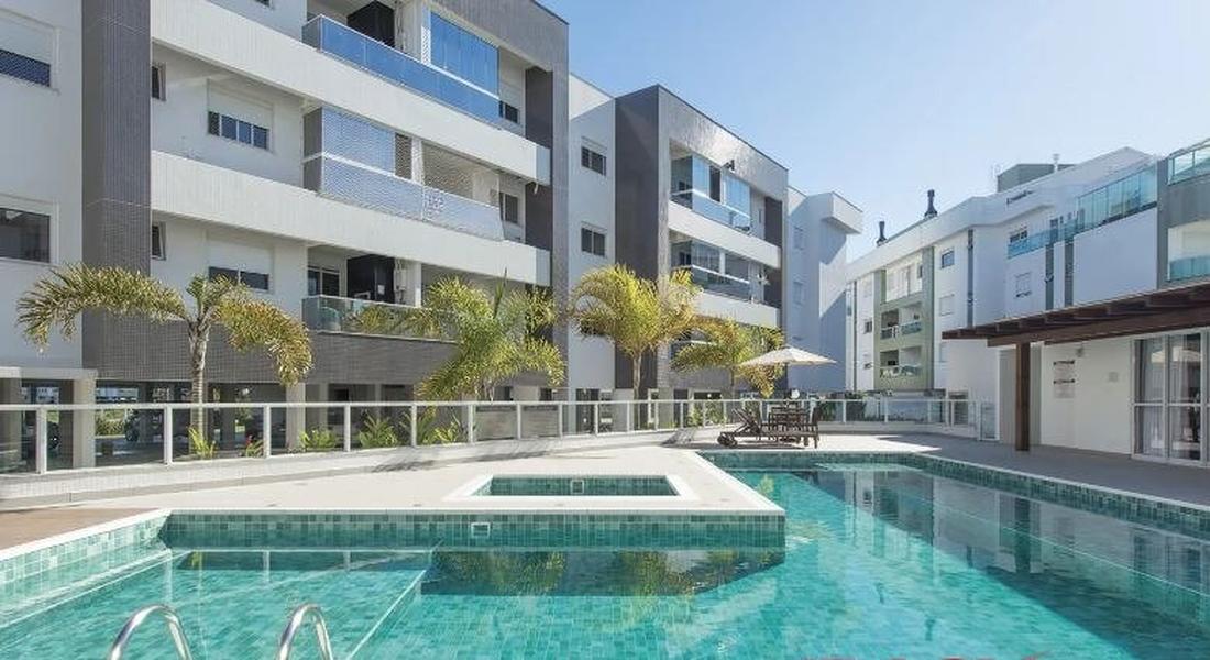 Apartamento no bairro Ingleses com 2 dormitórios (suíte) e 2 garagens.