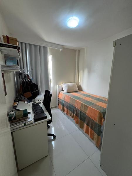 Apartamento de 2 dormitórios reformado, com estacionamento.