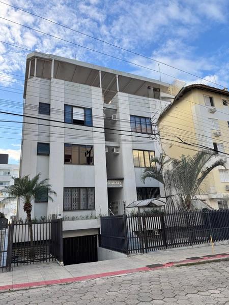 Apartamento de 2 dormitórios (suíte) e garagem no bairro Itaguaçu.