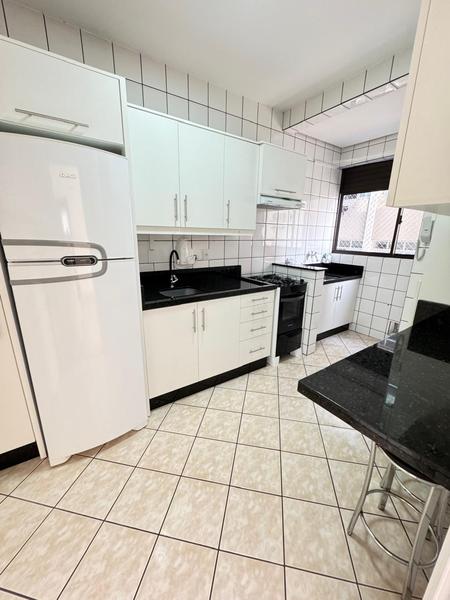 Apartamento de 2 dormitórios (suíte) e garagem no bairro Itaguaçu.