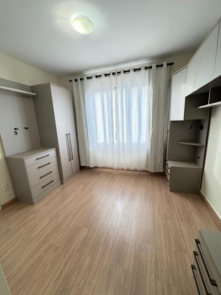 Apartamento de 2 dormitórios (suíte) e garagem no bairro Itaguaçu.