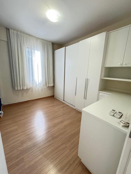 Apartamento de 2 dormitórios (suíte) e garagem no bairro Itaguaçu.