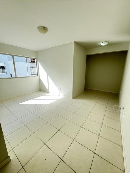 Apartamento com 2 dormitórios e garagem no Kobrasol.