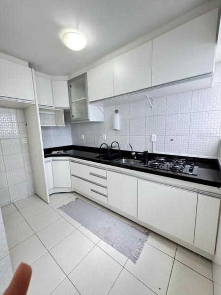 Apartamento com 2 dormitórios e garagem no Kobrasol.