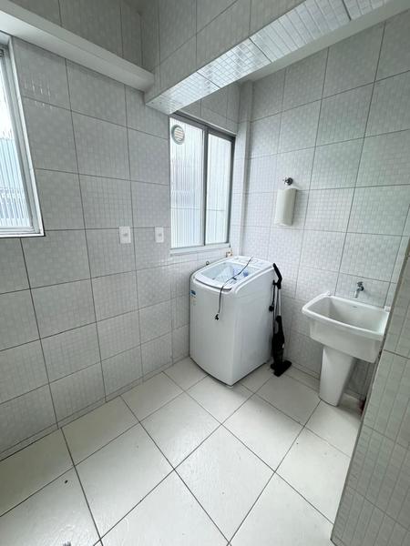 Apartamento com 2 dormitórios e garagem no Kobrasol.