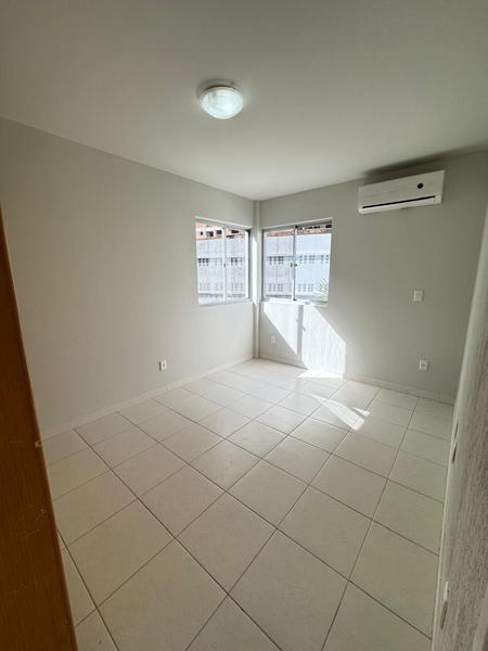 Apartamento com 2 dormitórios e garagem no Kobrasol.