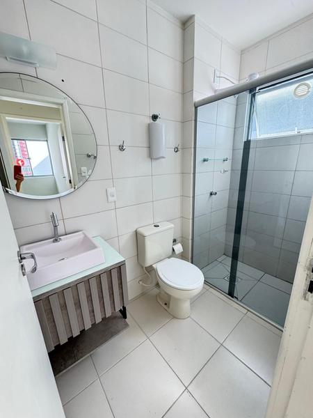 Apartamento com 2 dormitórios e garagem no Kobrasol.