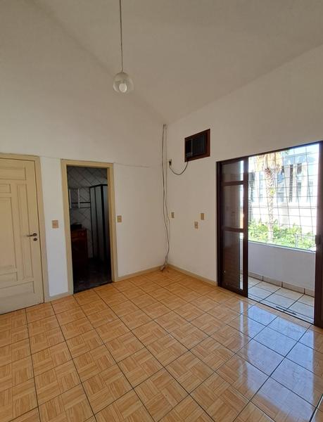 Casa à Beira-Mar no Bairro do Bom Abrigo com 2 pisos, elevador e piscina  - Florianópolis