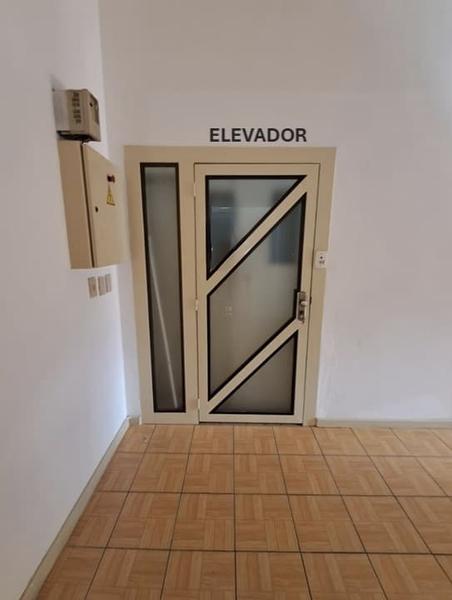 Casa à Beira-Mar no Bairro do Bom Abrigo com 2 pisos, elevador e piscina  - Florianópolis