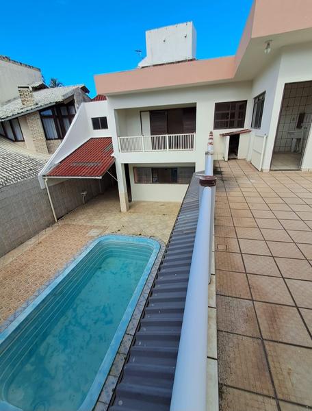Casa à Beira-Mar no Bairro do Bom Abrigo com 2 pisos, elevador e piscina  - Florianópolis