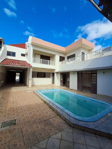 Casa à Beira-Mar no Bairro do Bom Abrigo com 2 pisos, elevador e piscina  - Florianópolis