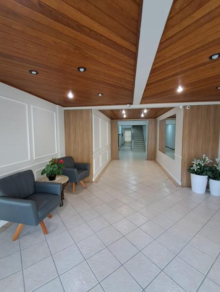Apartamento com 2 Dormitórios e Garagem no Abraão, Florianópolis