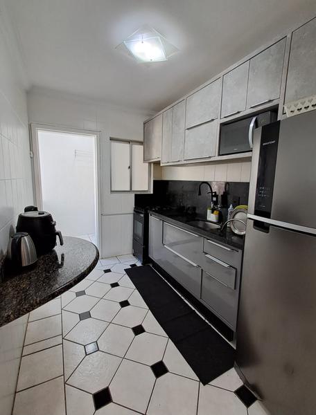 Apartamento com 2 Dormitórios e Garagem no Abraão, Florianópolis