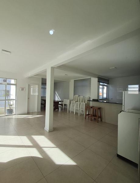 Apartamento com 2 Dormitórios e Garagem no Abraão, Florianópolis