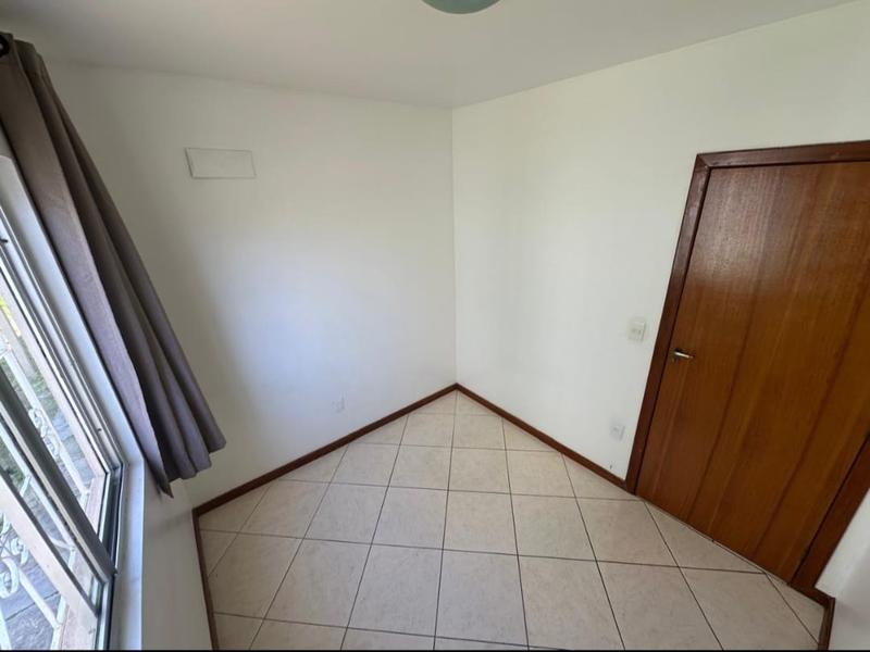 Apartamento com 2 dormitórios, reformado e garagem descoberta no Kobrasol.