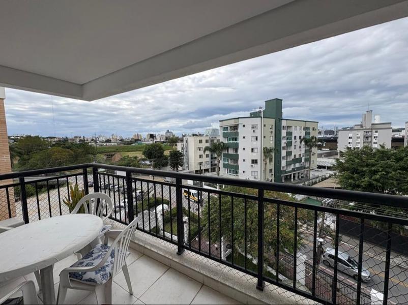 Apartamento  de 2 dormitórios  sendo 1 suíte, sacada e garagem especial no Abraão.