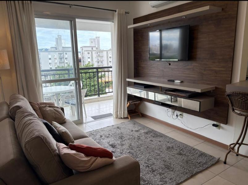 Apartamento  de 2 dormitórios  sendo 1 suíte, sacada e garagem especial no Abraão.