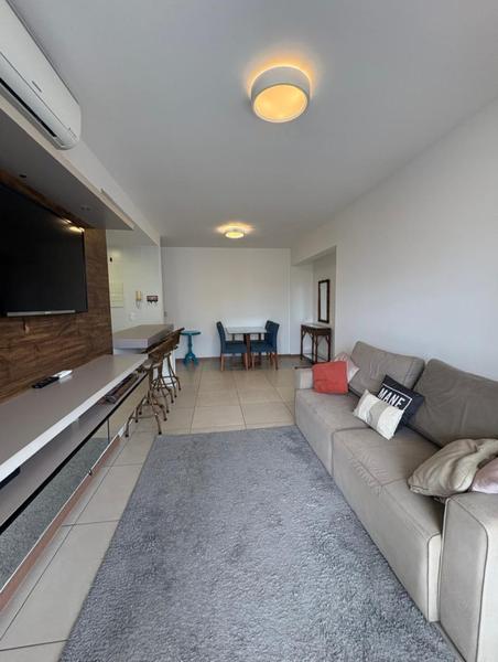 Apartamento  de 2 dormitórios  sendo 1 suíte, sacada e garagem especial no Abraão.