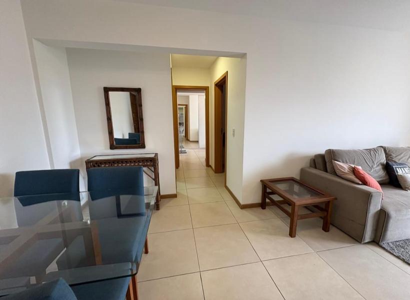 Apartamento  de 2 dormitórios  sendo 1 suíte, sacada e garagem especial no Abraão.