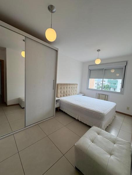 Apartamento  de 2 dormitórios  sendo 1 suíte, sacada e garagem especial no Abraão.