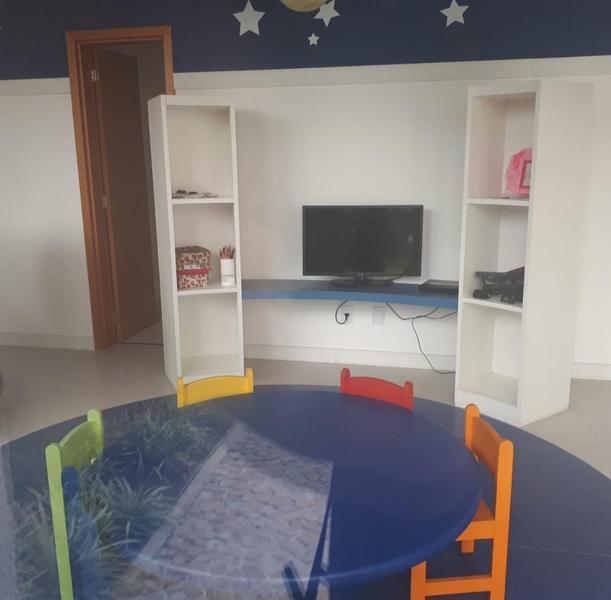 Apartamento  de 2 dormitórios  sendo 1 suíte, sacada e garagem especial no Abraão.
