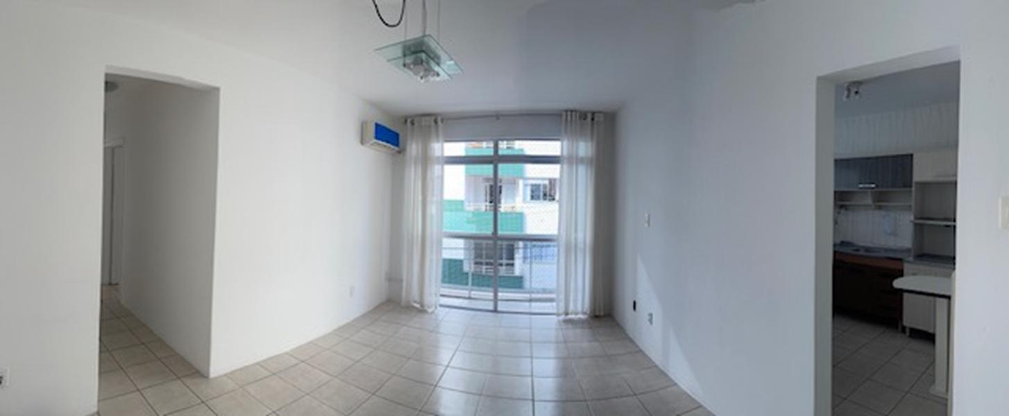 Apartamento de 2 dormitórios com sacada e garagem no Abraão.
