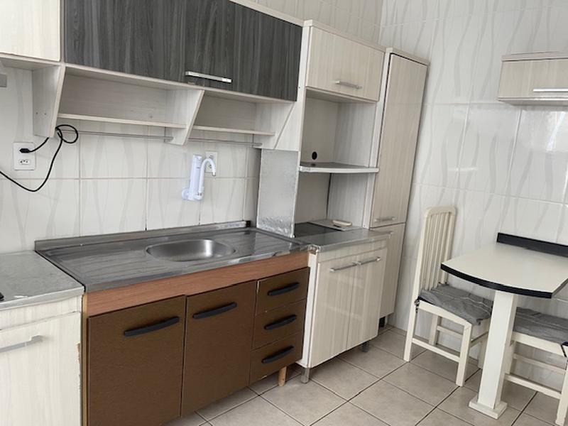 Apartamento de 2 dormitórios com sacada e garagem no Abraão.