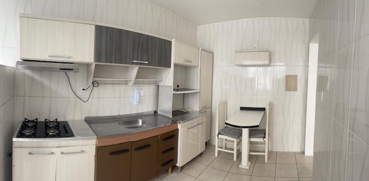 Apartamento de 2 dormitórios com sacada e garagem no Abraão.