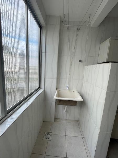 Apartamento de 2 dormitórios com sacada e garagem no Abraão.