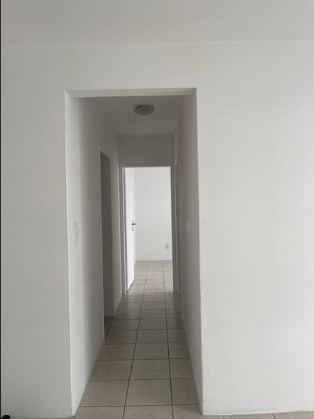 Apartamento de 2 dormitórios com sacada e garagem no Abraão.