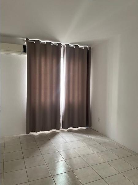 Apartamento de 2 dormitórios com sacada e garagem no Abraão.