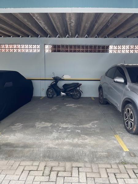 Apartamento de 2 dormitórios com sacada e garagem no Abraão.