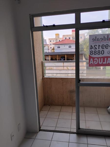 Apartamento de 2 dormitórios com sacada e garagem em Biguaçu.