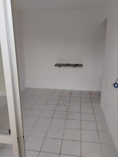 Apartamento de 2 dormitórios com sacada e garagem em Biguaçu.