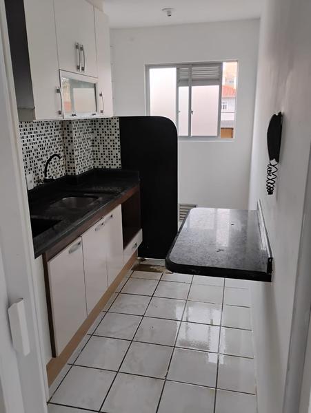 Apartamento de 2 dormitórios com sacada e garagem em Biguaçu.
