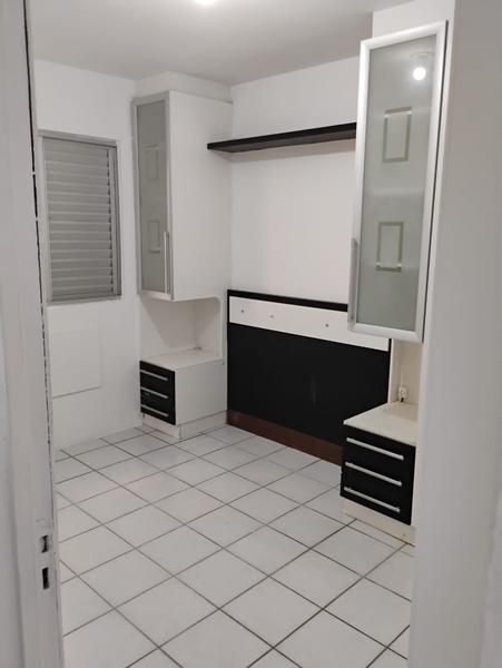 Apartamento de 2 dormitórios com sacada e garagem em Biguaçu.