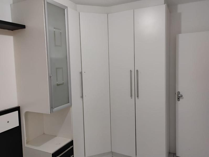 Apartamento de 2 dormitórios com sacada e garagem em Biguaçu.