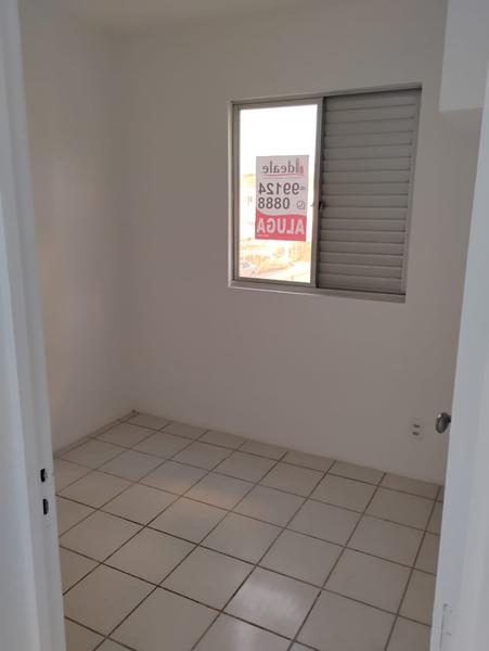 Apartamento de 2 dormitórios com sacada e garagem em Biguaçu.