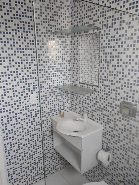 Apartamento de 2 dormitórios com sacada e garagem em Biguaçu.